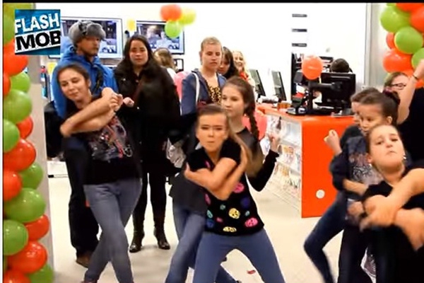 Креативная молодежь устроила в новом Rimi танцевальный флешмоб (видео)