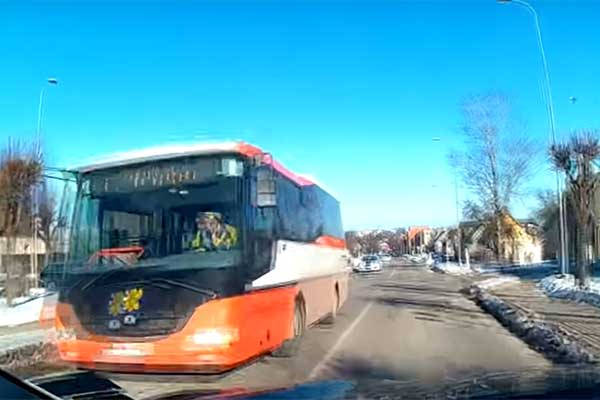 Две пассажирки автобуса пострадали в Резекне