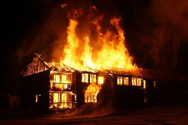 Этой ночью в Резекненском крае бушевал пожар повышенной опасности