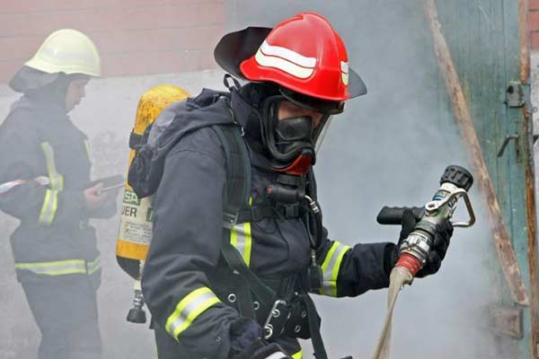 Дым на улице Маскавас: в Резекне жильцы сами погасили пожар