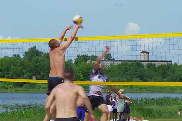 ВИДЕО: На озере Ковшу проходят активные спортивные мероприятия