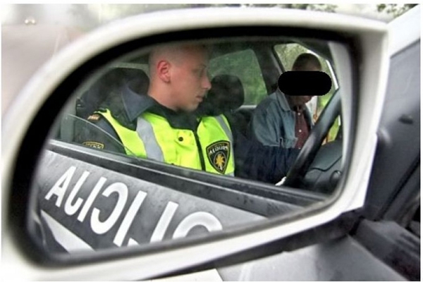 Пьяный водитель пытался откупиться 300 евро