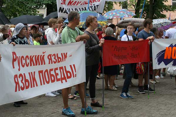 Митинг в поддержку «русских» школ в Резекне превратился в агитационное мероприятие