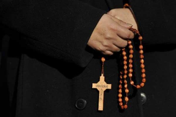 LTV: Подозреваемый в сексуальном насилии священник Зейля продолжает вести службы и исповедовать