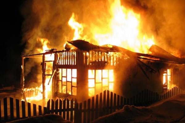 Пожарные потушили летнюю кухню в Резекненском крае