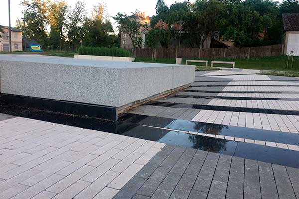 Памятник к 100-летию Латгальского конгресса находится в плачевном состоянии