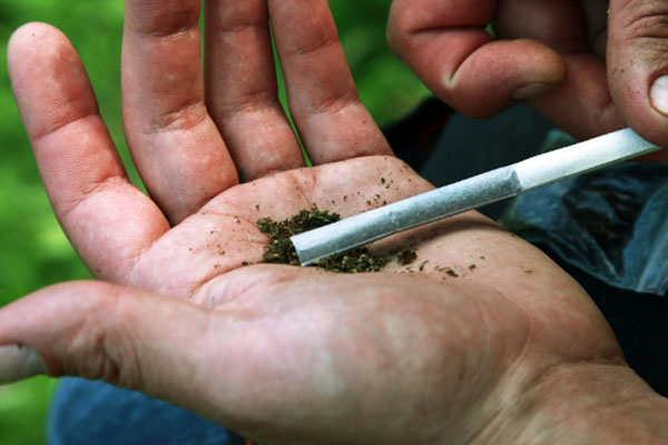 В Резекне подростки покупали и курили марихуану ради популярности в Instagram