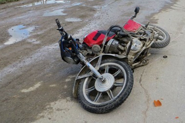 ДТП на улице Букмуйжас: мотоциклист не справился с управлением