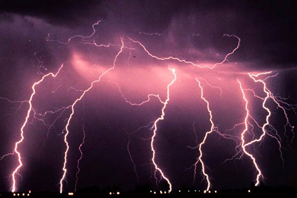 На выходных в Резекненском крае было зарегистрировано почти 500 ударов молнии