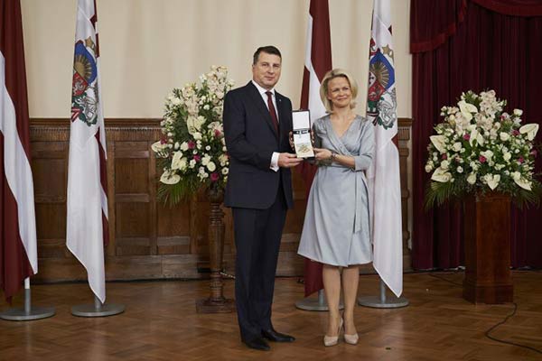 Ивета Апкална удостоена высшей государственной награды