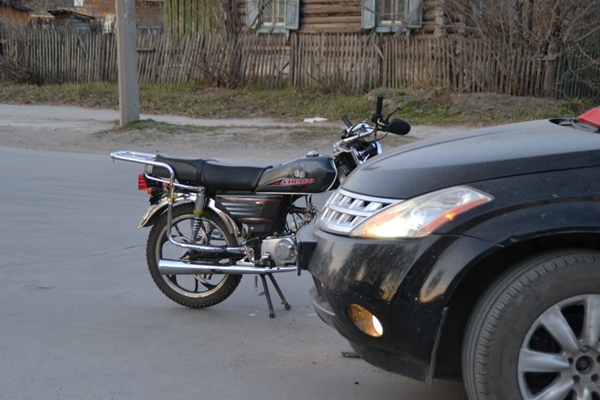 В Резекненском крае автомобиль столкнулся с двумя мопедами