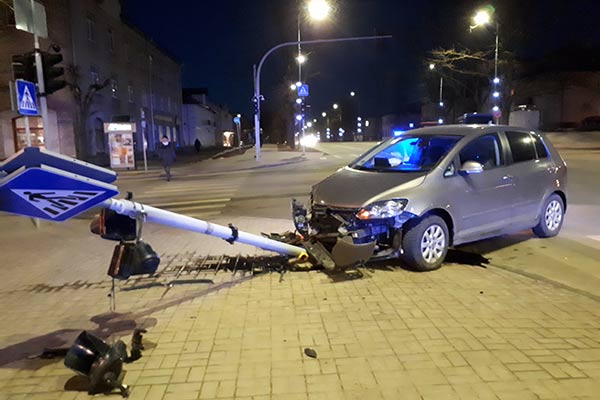 Светофор возле «Hesburger» «атаковал» пьяный водитель