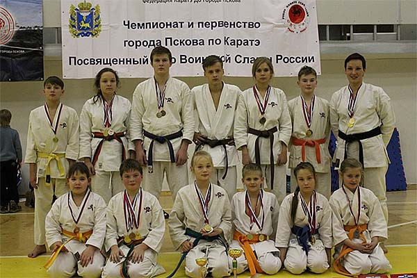 Спортсмены каратэ-клуба «Сакура» привезли из Пскова более 20 медалей (фото)