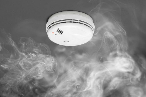 С января во всех домах должны быть установлены детекторы дыма