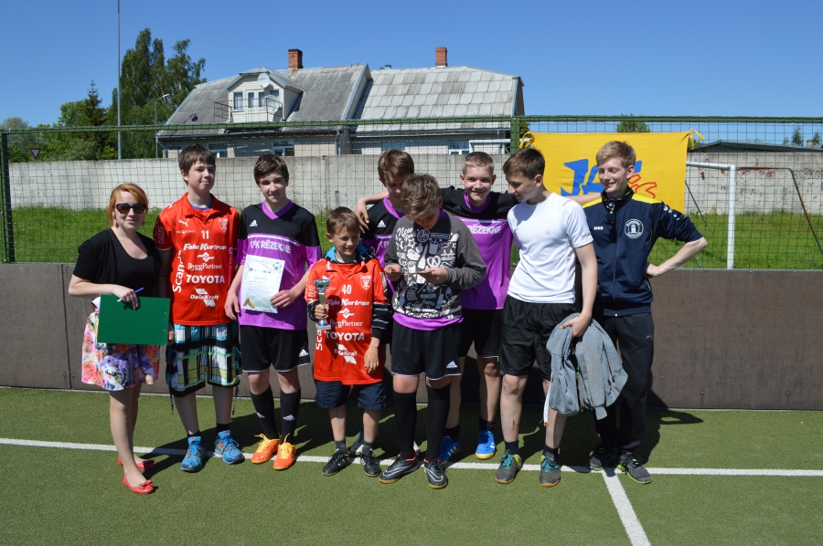 На стадионе „Daugava”в рамках волонтерского проектa состоялся турнир по футболу (фото)