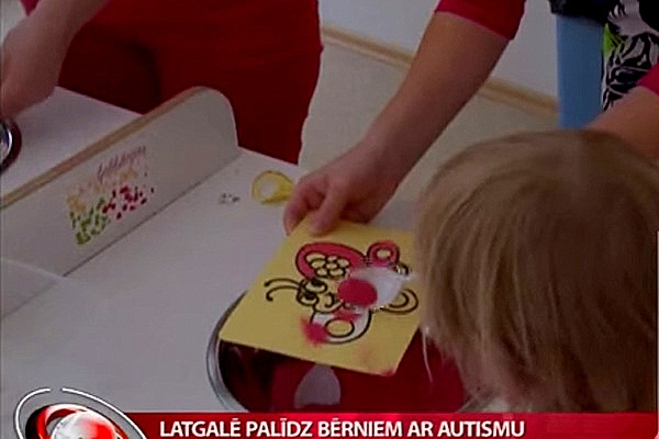 В Резекне работает лагерь для детей-аутистов (видео)