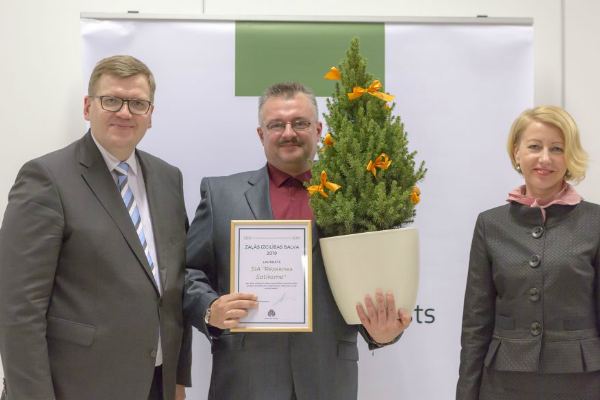 Предприятие «Rēzeknes Satiksme» получает приз «Zaļās izcilības balva»