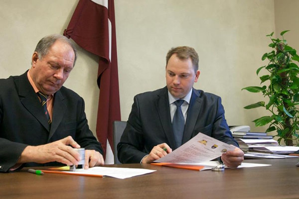 Вилянская краевая дума и Резекненская высшая школа подписали договор о сотрудничестве  